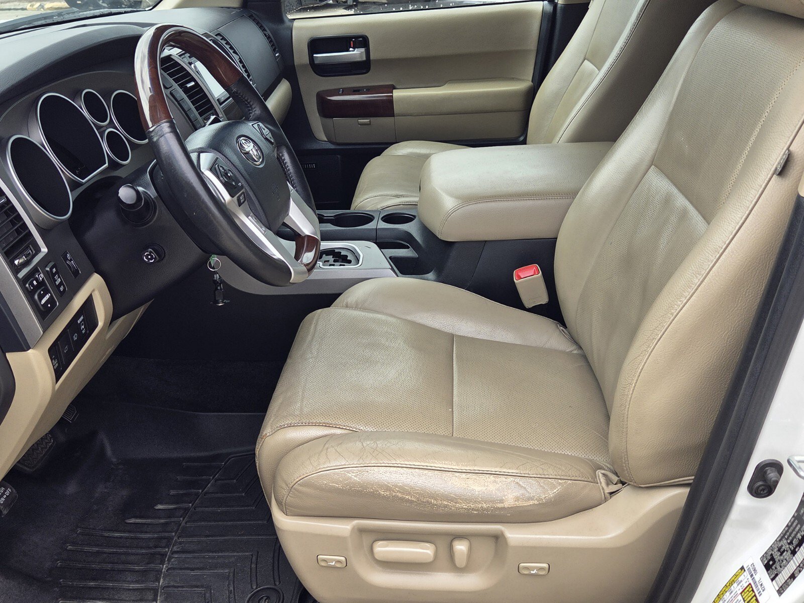 Used 2017 Toyota Sequoia Platinum AWD/4WD image 4