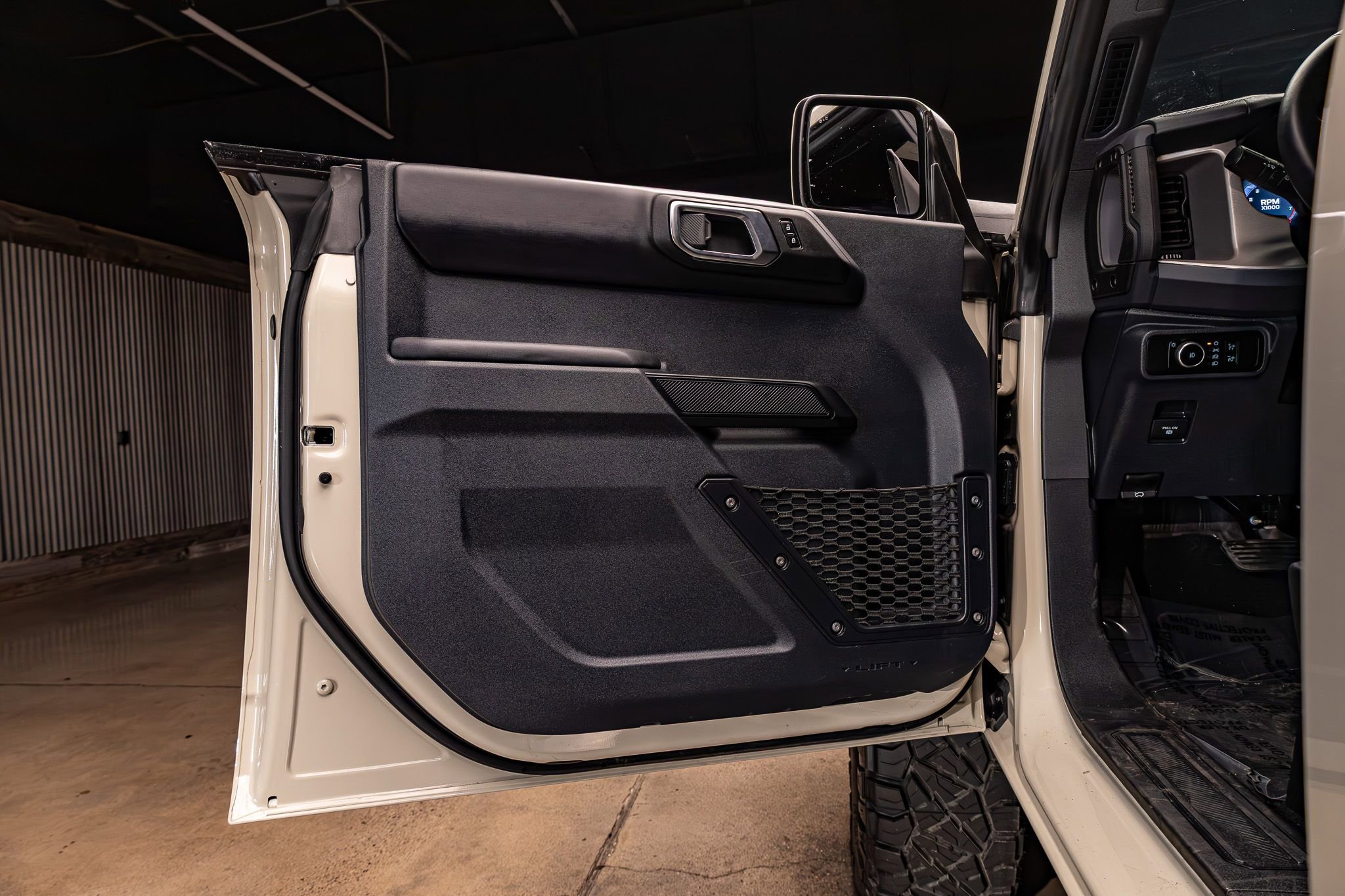 Used 2025 Ford Bronco Outer Banks image 28
