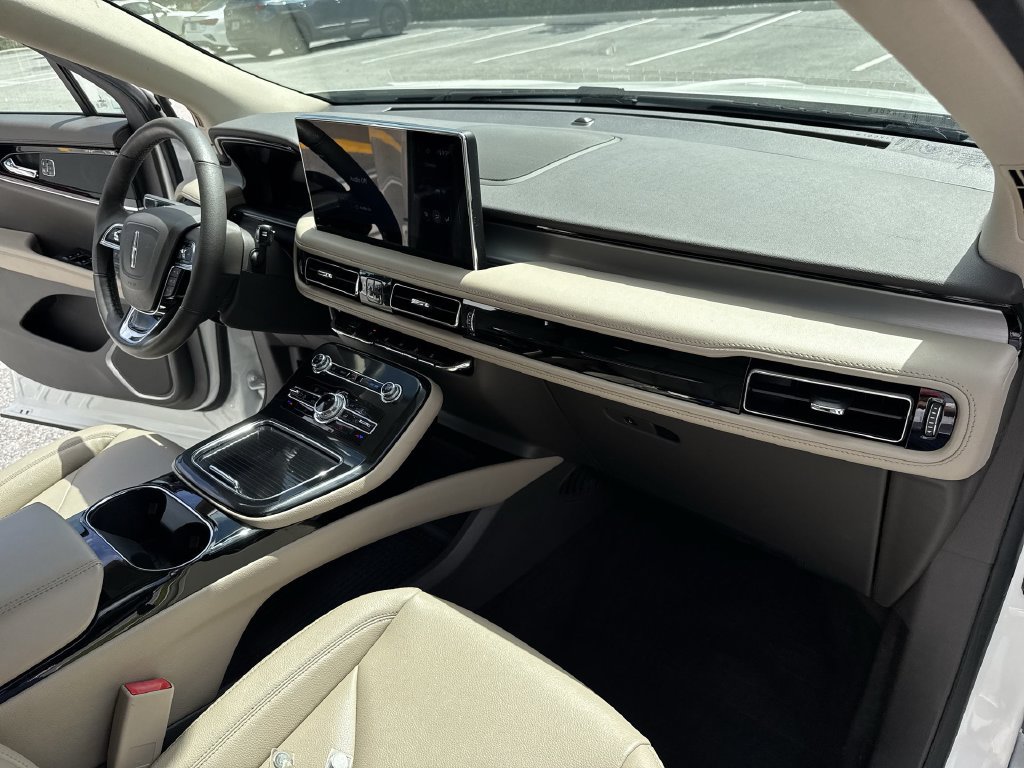 Used 2022 Lincoln Nautilus FWD image 32