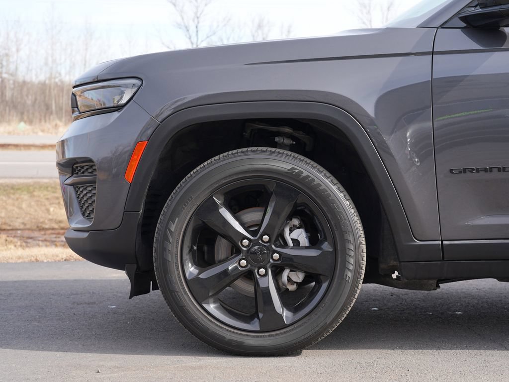 Used 2024 Jeep Grand Cherokee Altitude AWD/4WD image 11