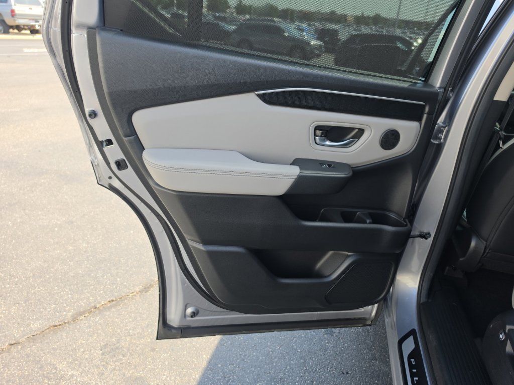 Used 2025 Honda Pilot Elite image 27