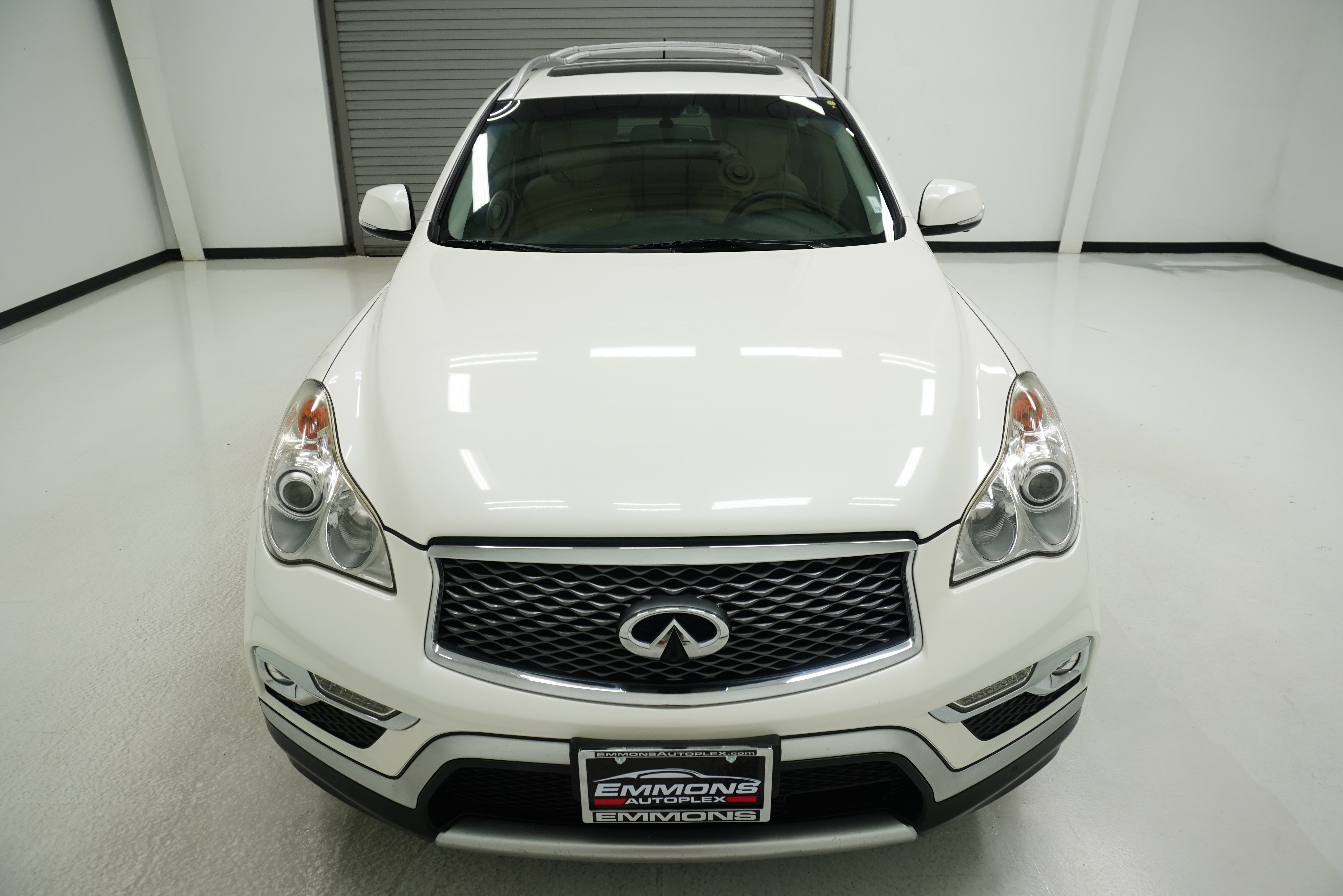 Used 2017 INFINITI QX50 2WD w/ Technology Package image 2