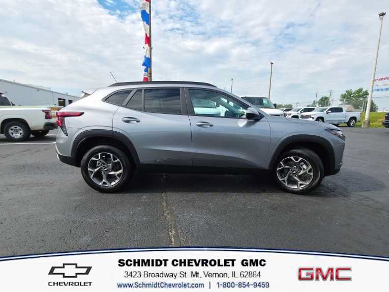 New 2026 Chevrolet Trax LT w/ Driver Confidence Package FWD image 4