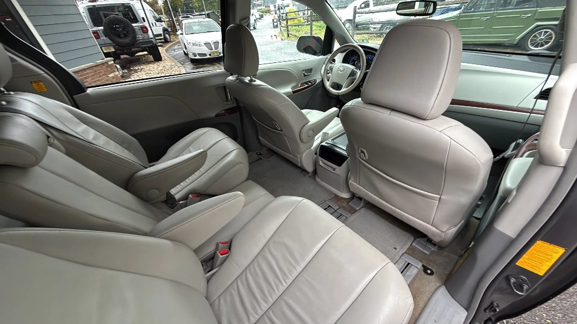 Used 2013 Toyota Sienna XLE FWD image 23