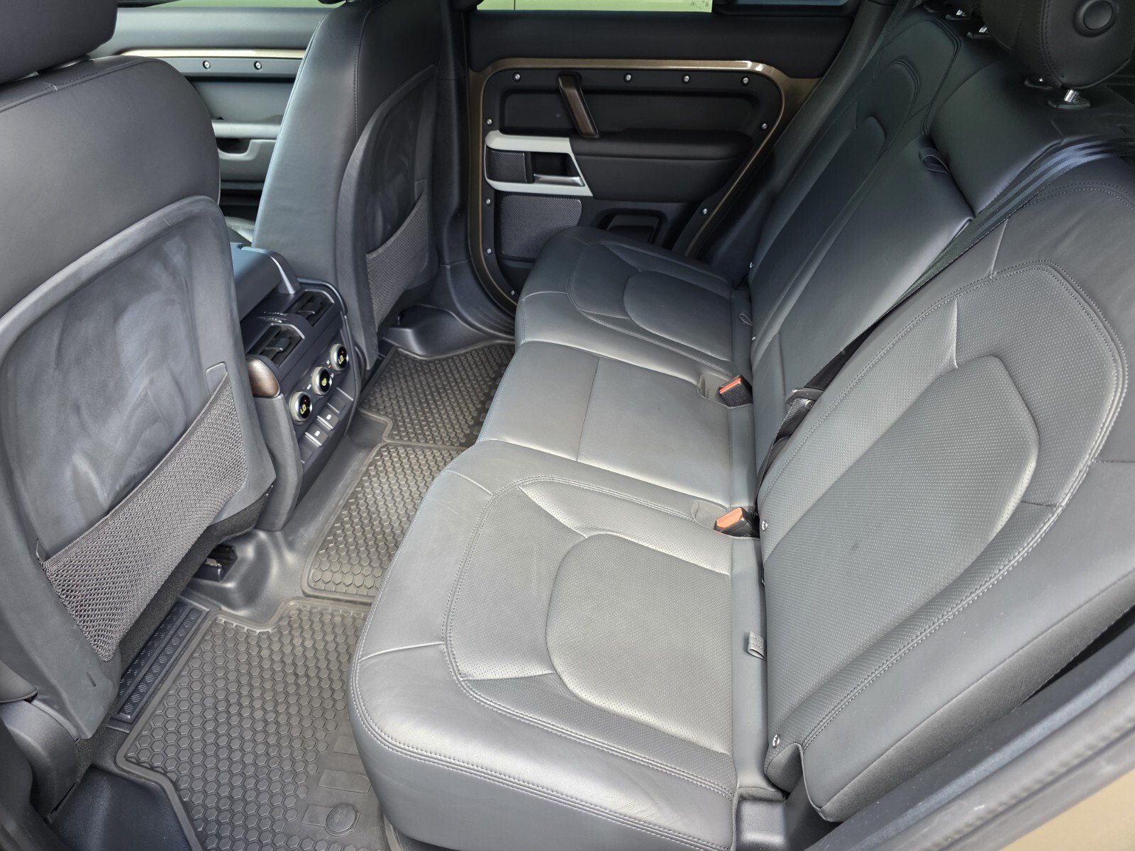 Certified 2024 Land Rover Defender 110 SE AWD/4WD image 16