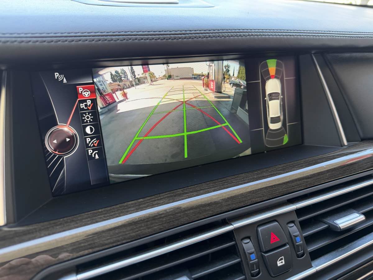 Used 2015 BMW 750Li RWD image 30