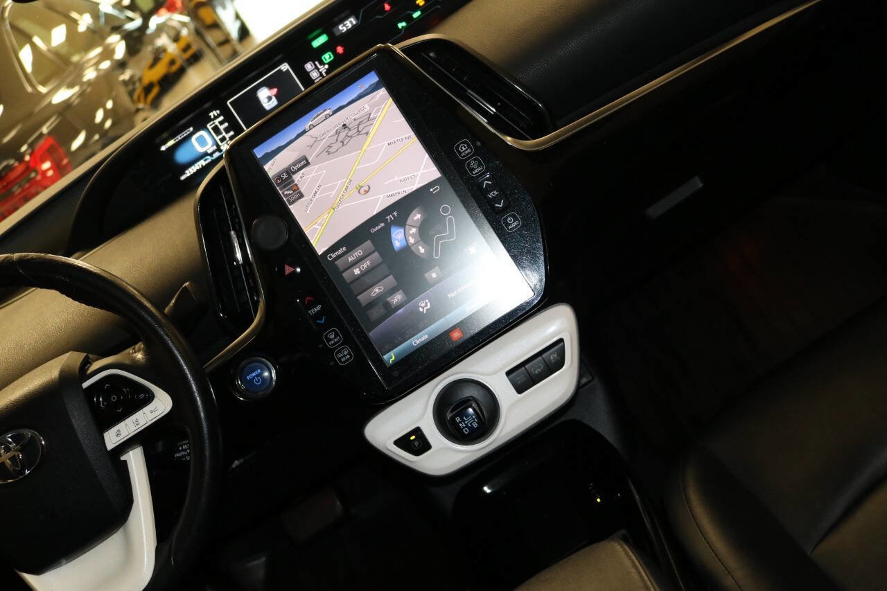 Used 2017 Toyota Prius Prime Advanced image 23