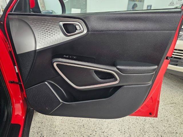 Used 2023 Kia Soul LX FWD image 32