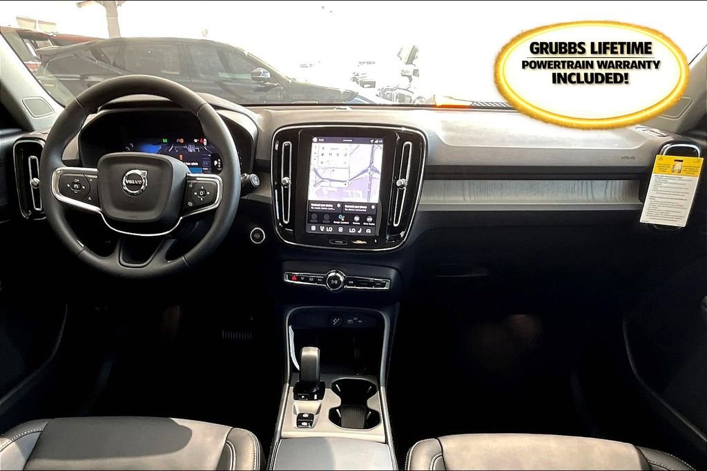 New 2026 Volvo XC40 B4 Core w/ Climate Package image 9