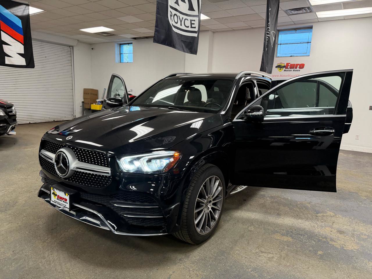 Used 2022 Mercedes-Benz GLE 350 4MATIC w/ AMG Line Exterior image 40