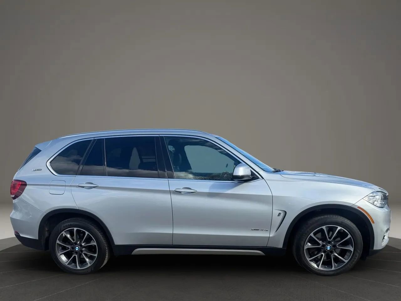 Used 2017 BMW X5 xDrive40e image 4