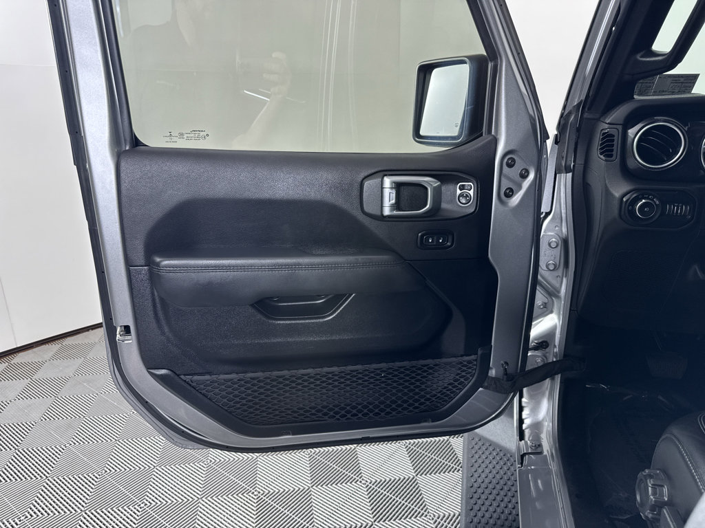 Used 2021 Jeep Wrangler Unlimited Sahara image 23