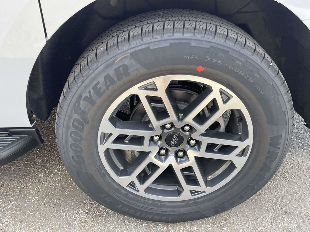 New 2025 Ford Expedition Max Active image 9