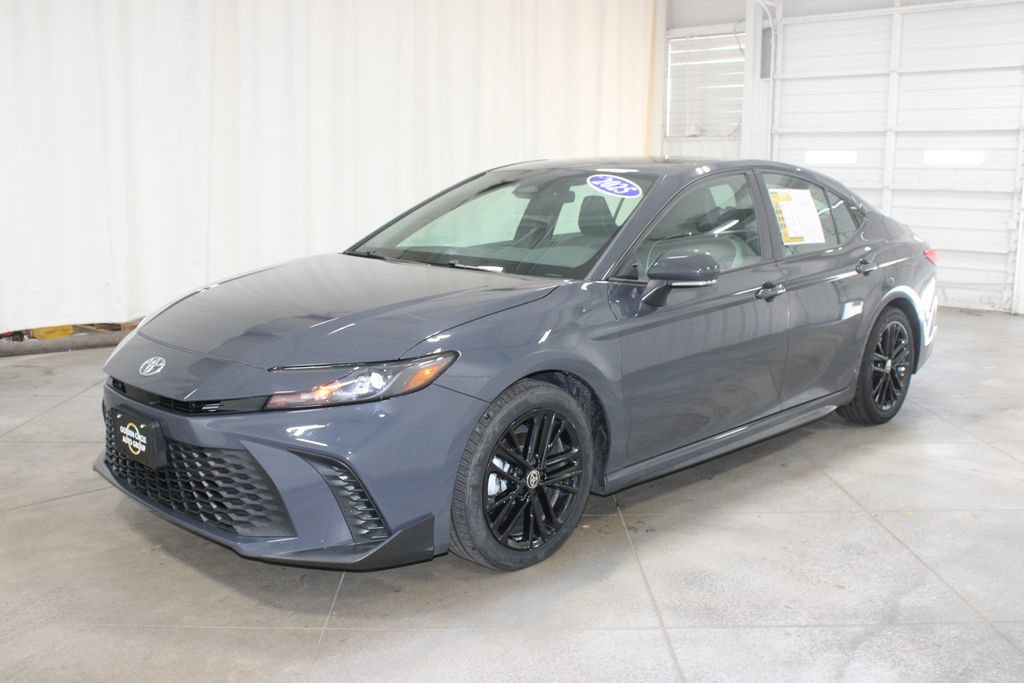 Used 2025 Toyota Camry SE FWD image 4
