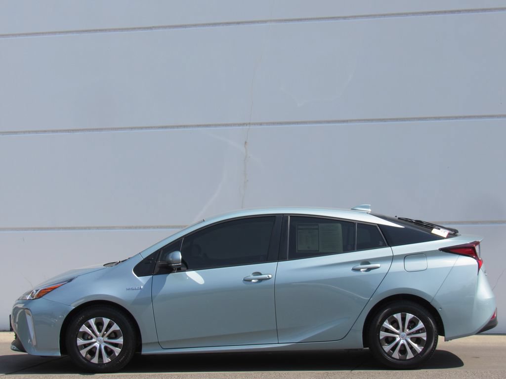 Certified 2022 Toyota Prius LE AWD/4WD image 4