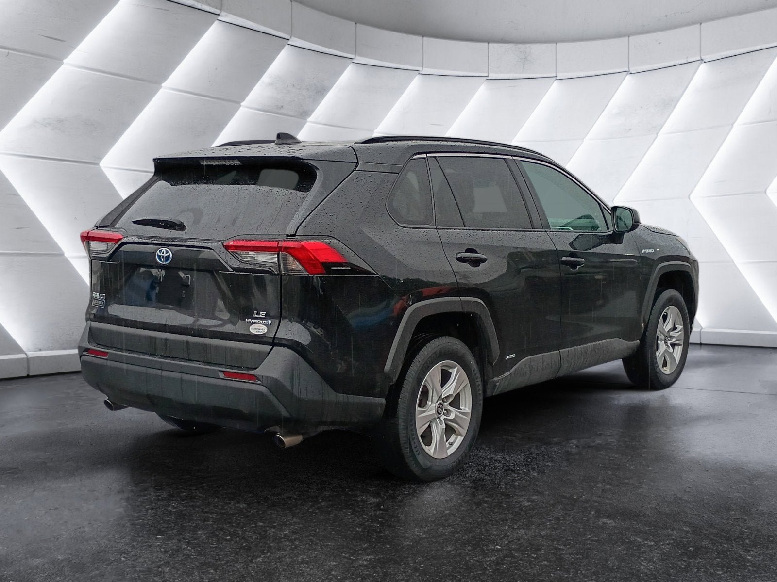 Used 2021 Toyota RAV4 LE w/ Carpet Mat Package (TMS) AWD/4WD image 6