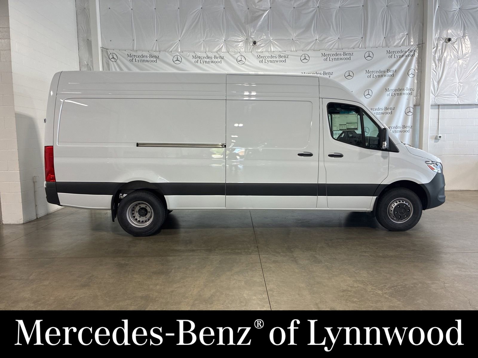 New 2025 Mercedes-Benz Sprinter 4500 image 1