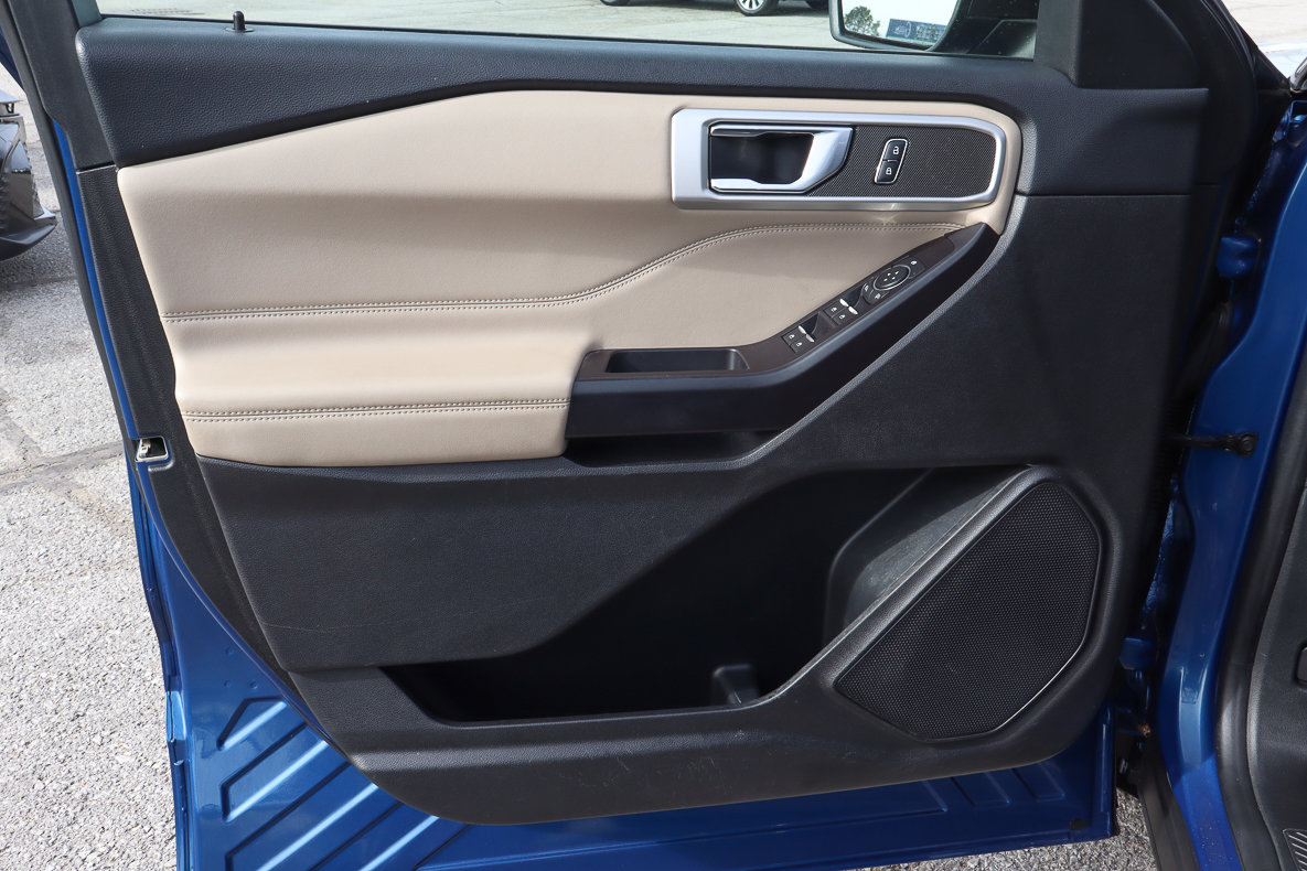 Used 2020 Ford Explorer XLT w/ Equipment Group 202A image 13