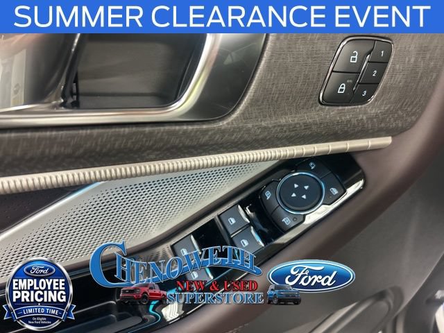 New 2025 Ford Explorer Platinum w/ Ultimate Package AWD/4WD image 11