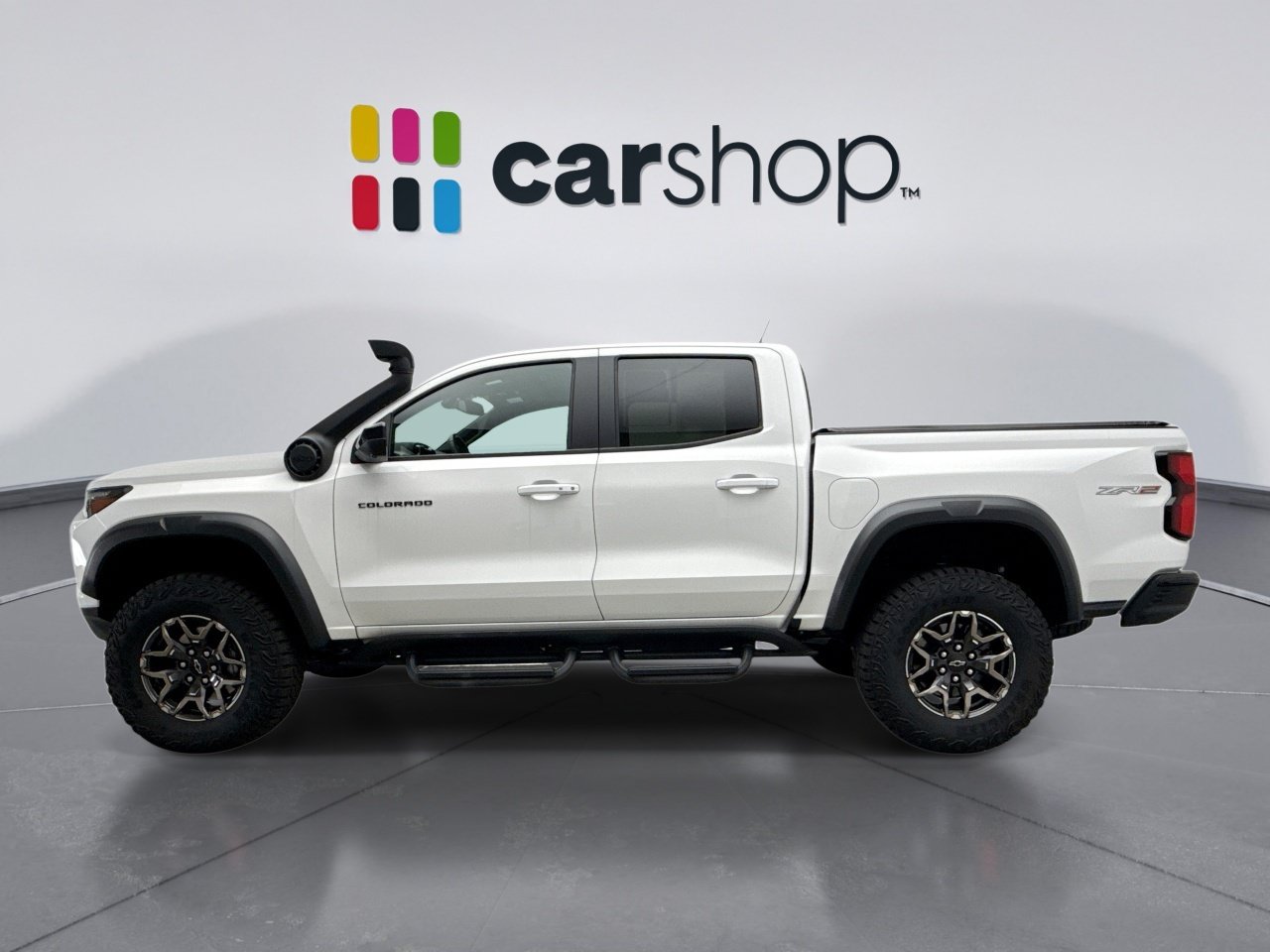 Used 2025 Chevrolet Colorado ZR2 w/ Technology Package AWD/4WD image 2