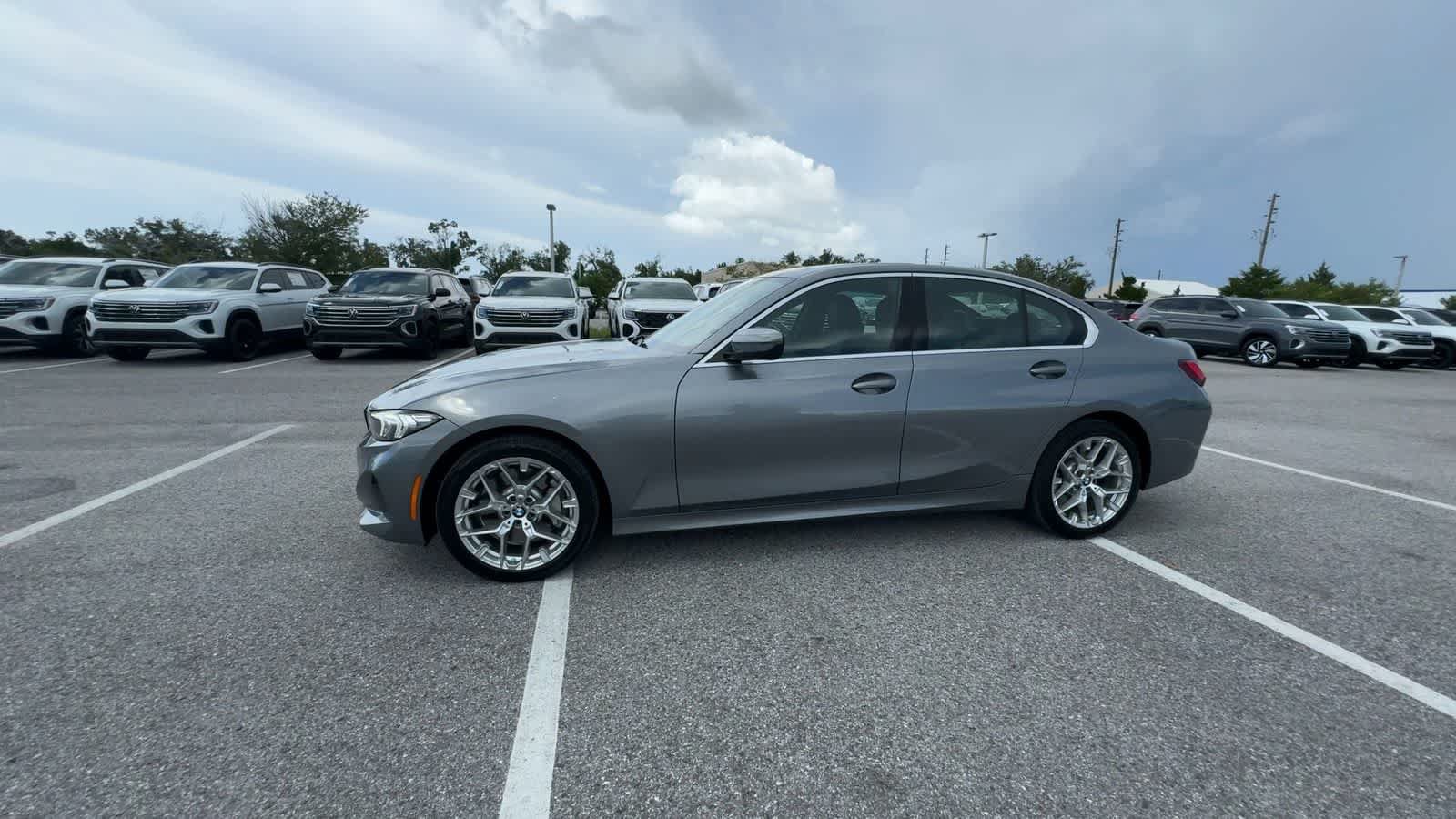 Used 2025 BMW 330i xDrive Sedan AWD/4WD image 4