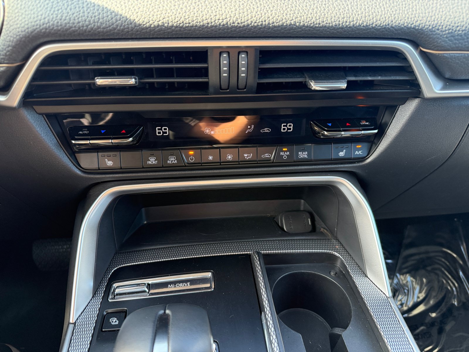 Certified 2024 MAZDA CX-90 Plug-In Hybrid w/ Premium Pkg AWD/4WD image 13