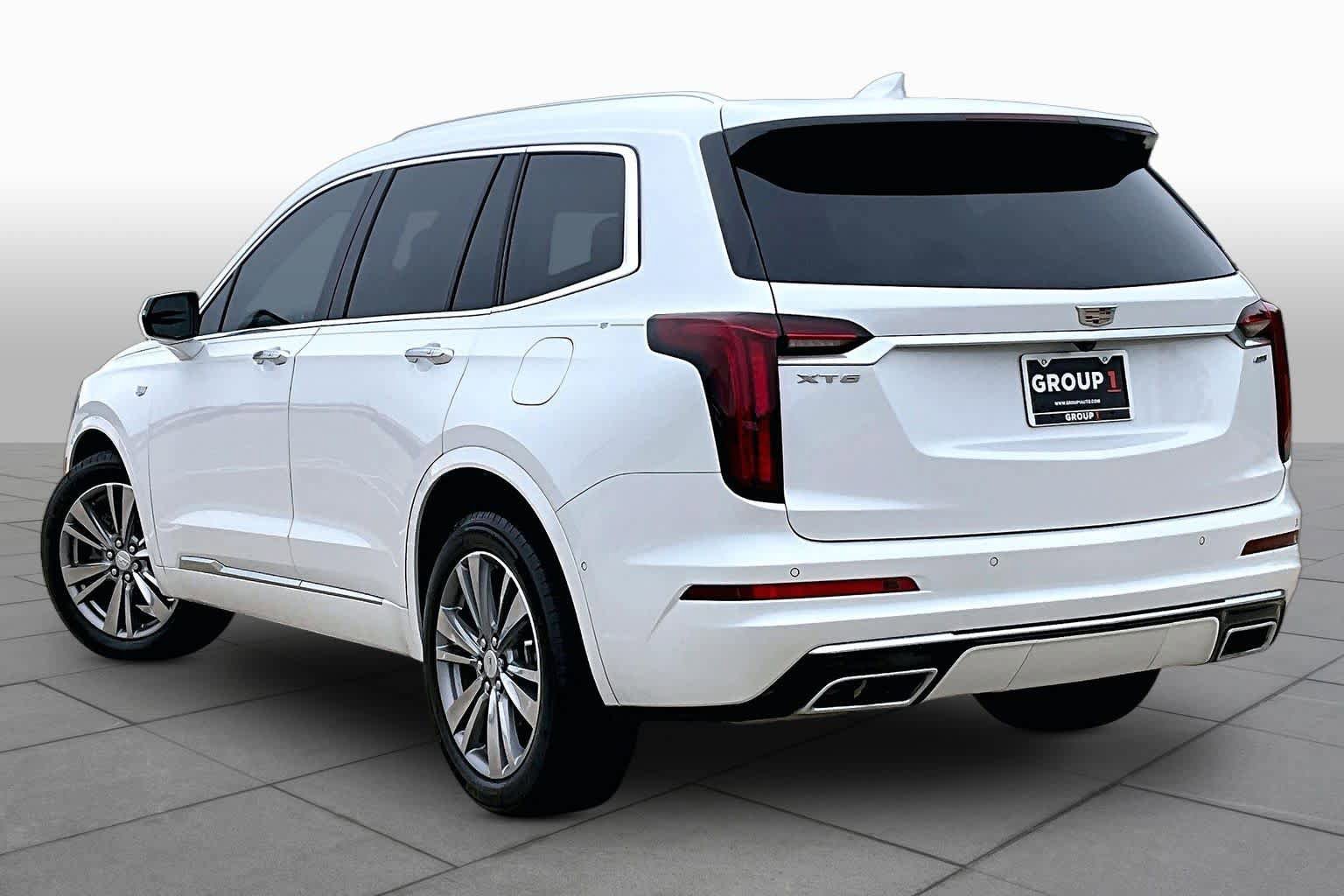 Used 2022 Cadillac XT6 Premium Luxury w/ Technology Package FWD image 12