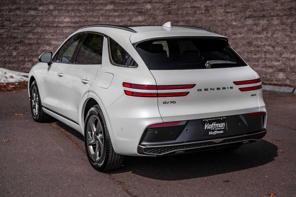 Used 2026 Genesis GV70 2.5T Advanced image 8
