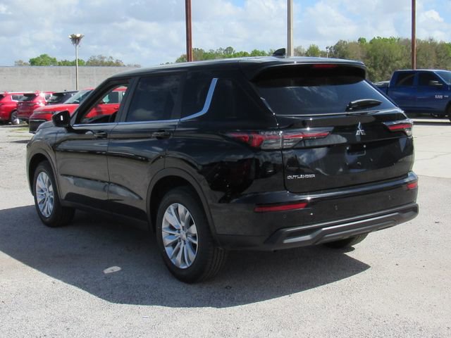 New 2026 Mitsubishi Outlander ES image 6