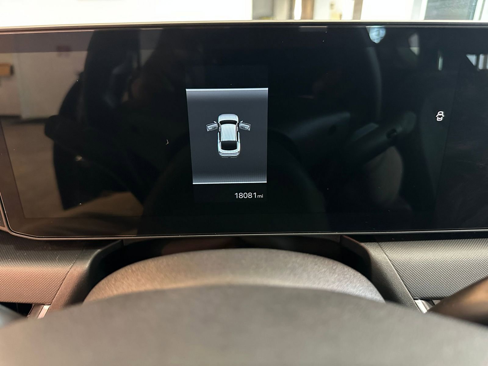 Used 2025 Kia K4 LXS image 39