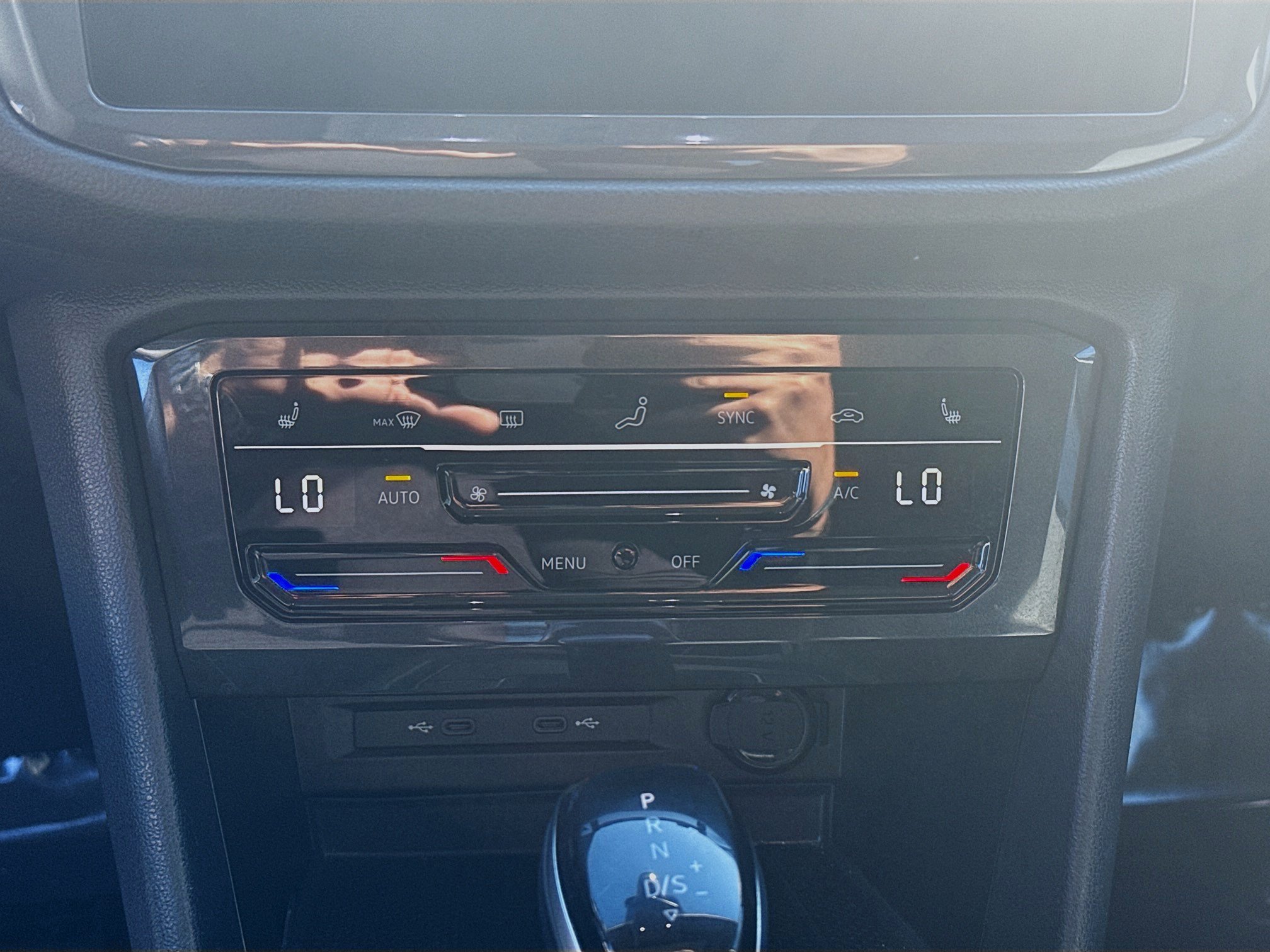 Used 2023 Volkswagen Tiguan SE w/ Panoramic Sunroof Package FWD image 14