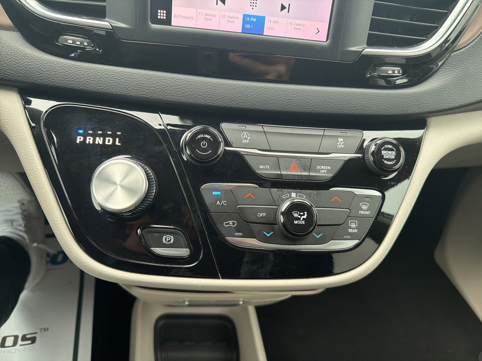 Used 2023 Chrysler Voyager LX FWD image 15