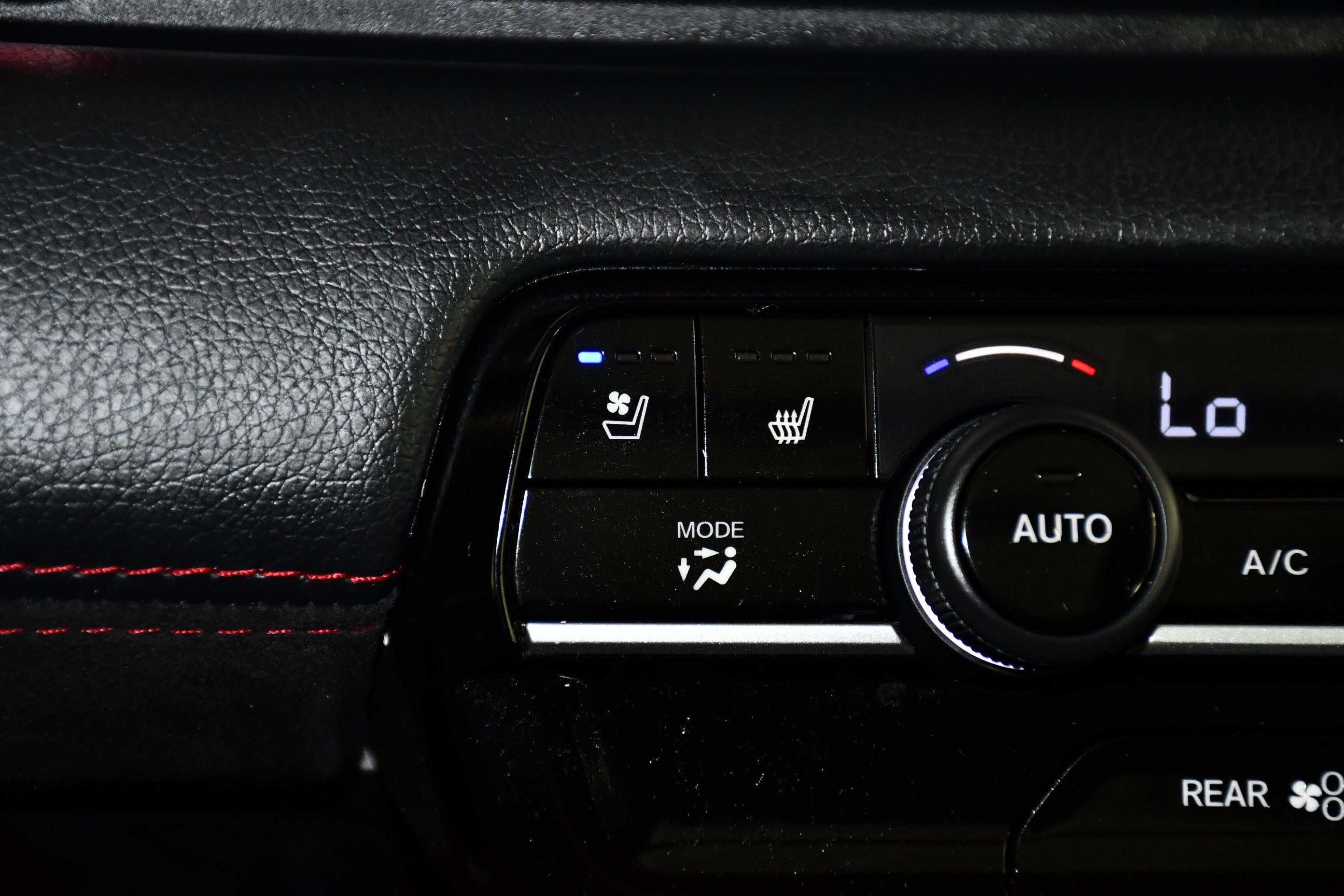 Certified 2026 Honda Pilot Black Edition image 30