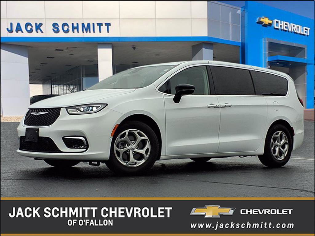 Used 2024 Chrysler Pacifica Limited image 1