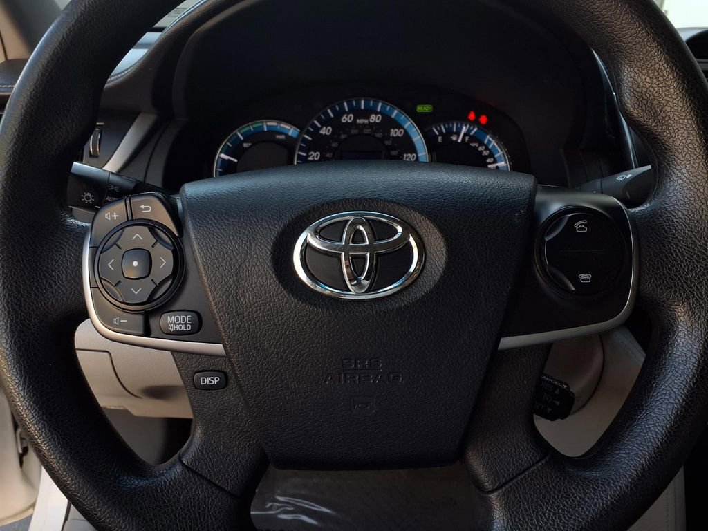 Used 2013 Toyota Camry LE image 11