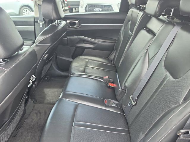 Used 2023 Kia Sorento S image 15