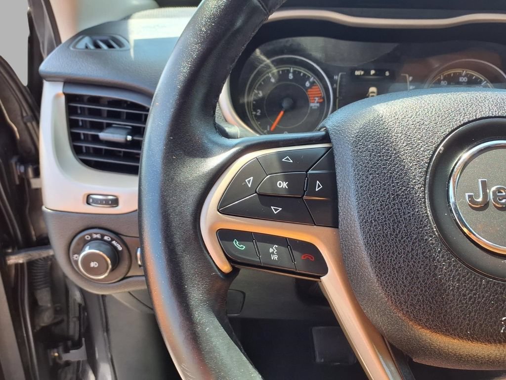 Used 2016 Jeep Cherokee Latitude w/ Safety/Convenience Group FWD image 10