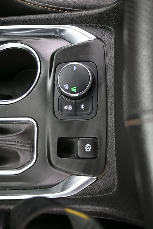 Used 2021 Chevrolet Traverse Premier w/ Redline Edition image 17