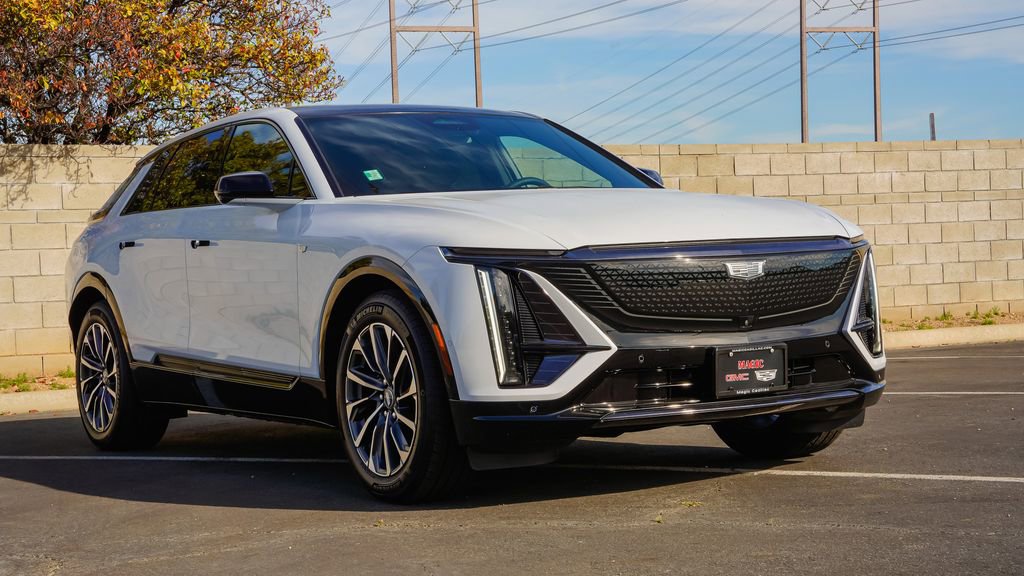 New 2026 Cadillac Lyriq Sport w/ LPO, Floor Liner Package AWD/4WD image 5