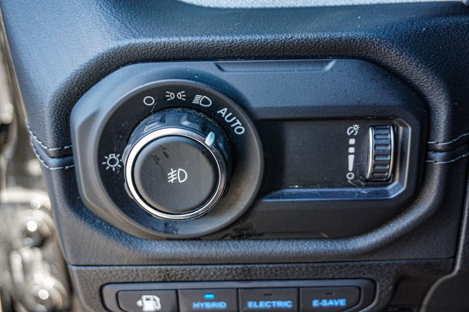 Used 2024 Jeep Wrangler Unlimited Sahara image 39