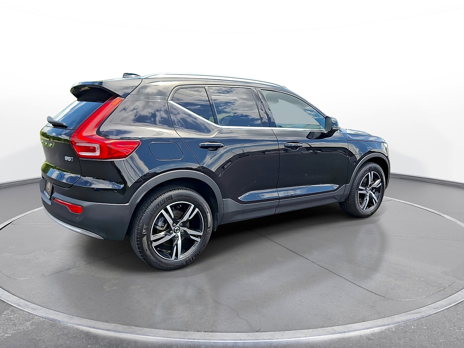 Used 2024 Volvo XC40 B5 Core AWD/4WD image 8
