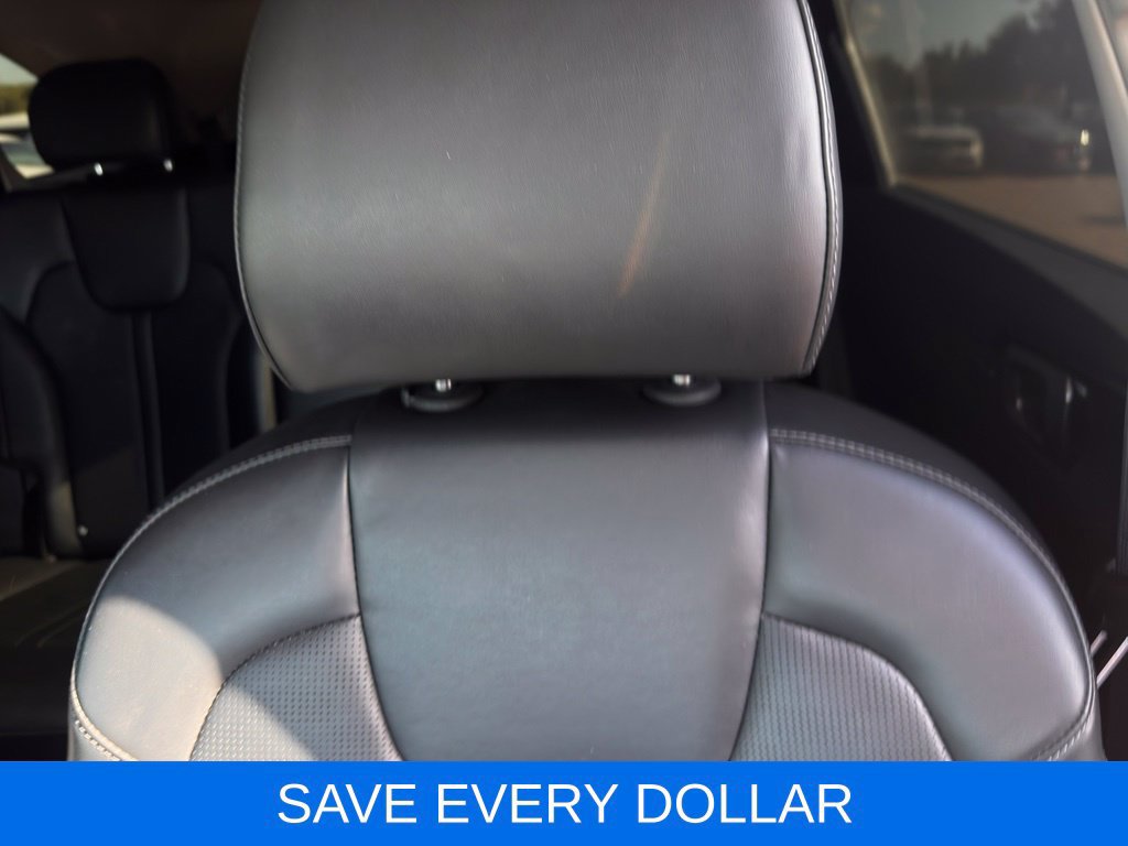 Used 2025 Kia Sorento S w/ Panoramic Sunroof Package FWD image 9