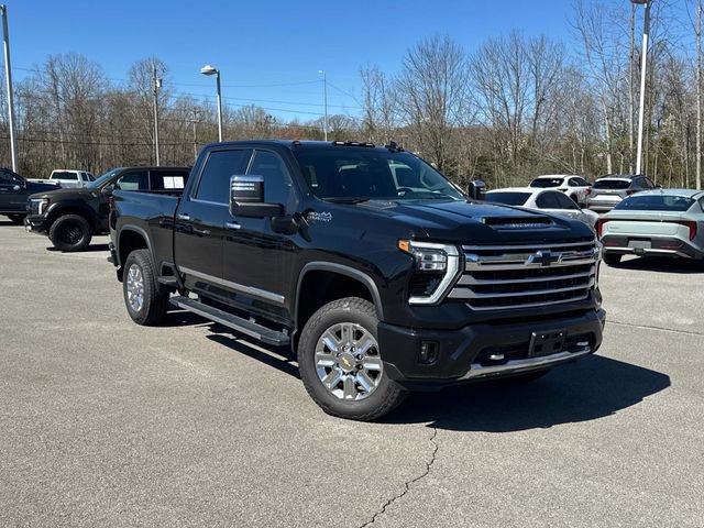 Used 2024 Chevrolet Silverado 2500 High Country w/ Technology Package AWD/4WD image 2