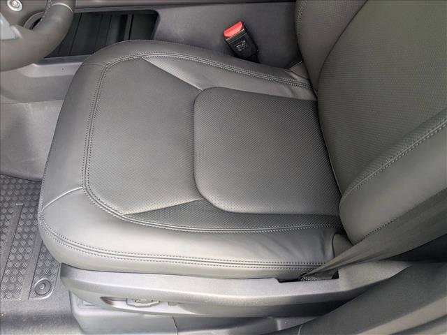 New 2025 Land Rover Defender 110 X-Dynamic SE image 4