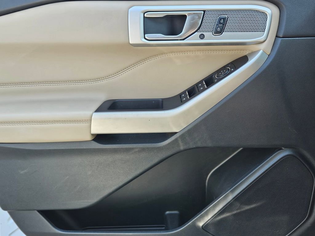 Used 2022 Ford Explorer Limited image 26