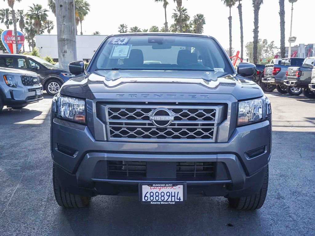 Used 2024 Nissan Frontier SV image 2