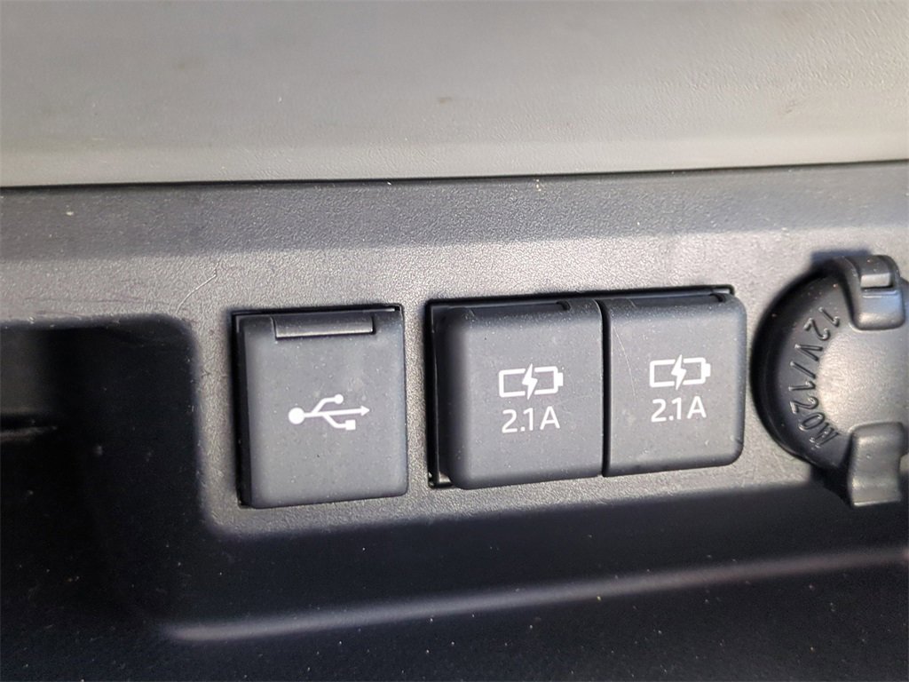 Used 2020 Toyota Highlander LE image 19