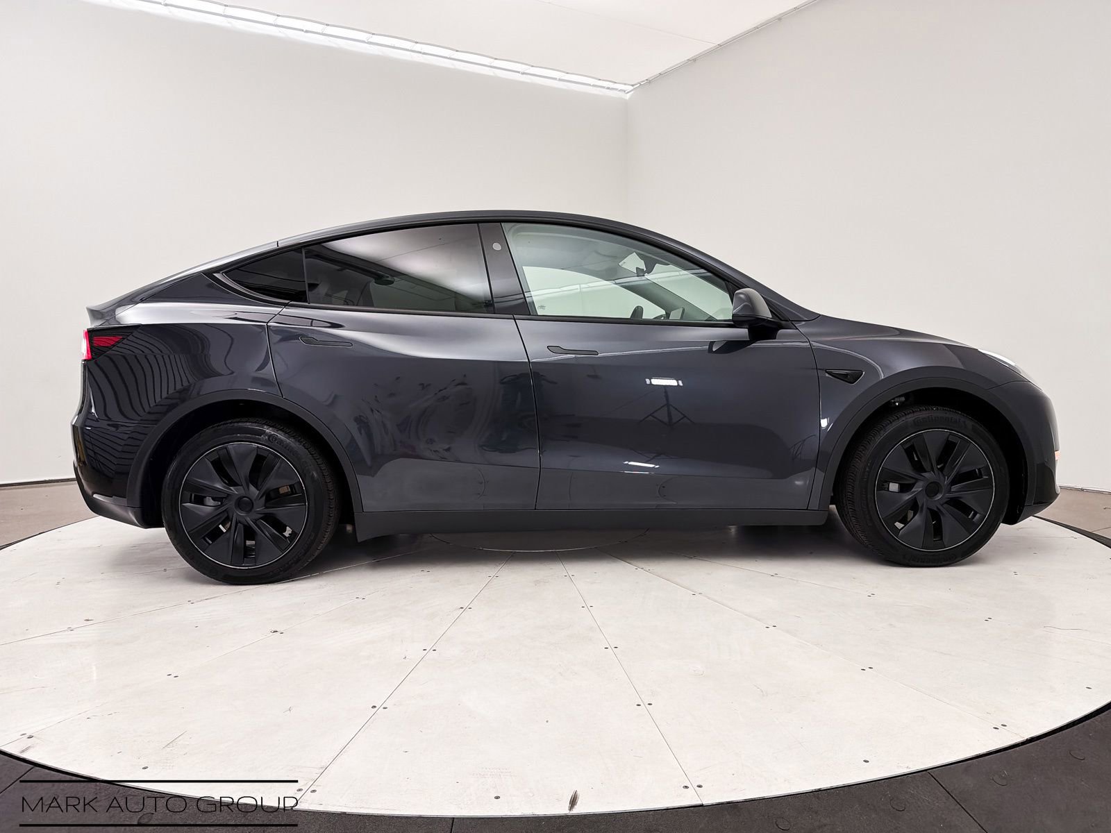 Used 2024 Tesla Model Y Long Range image 29
