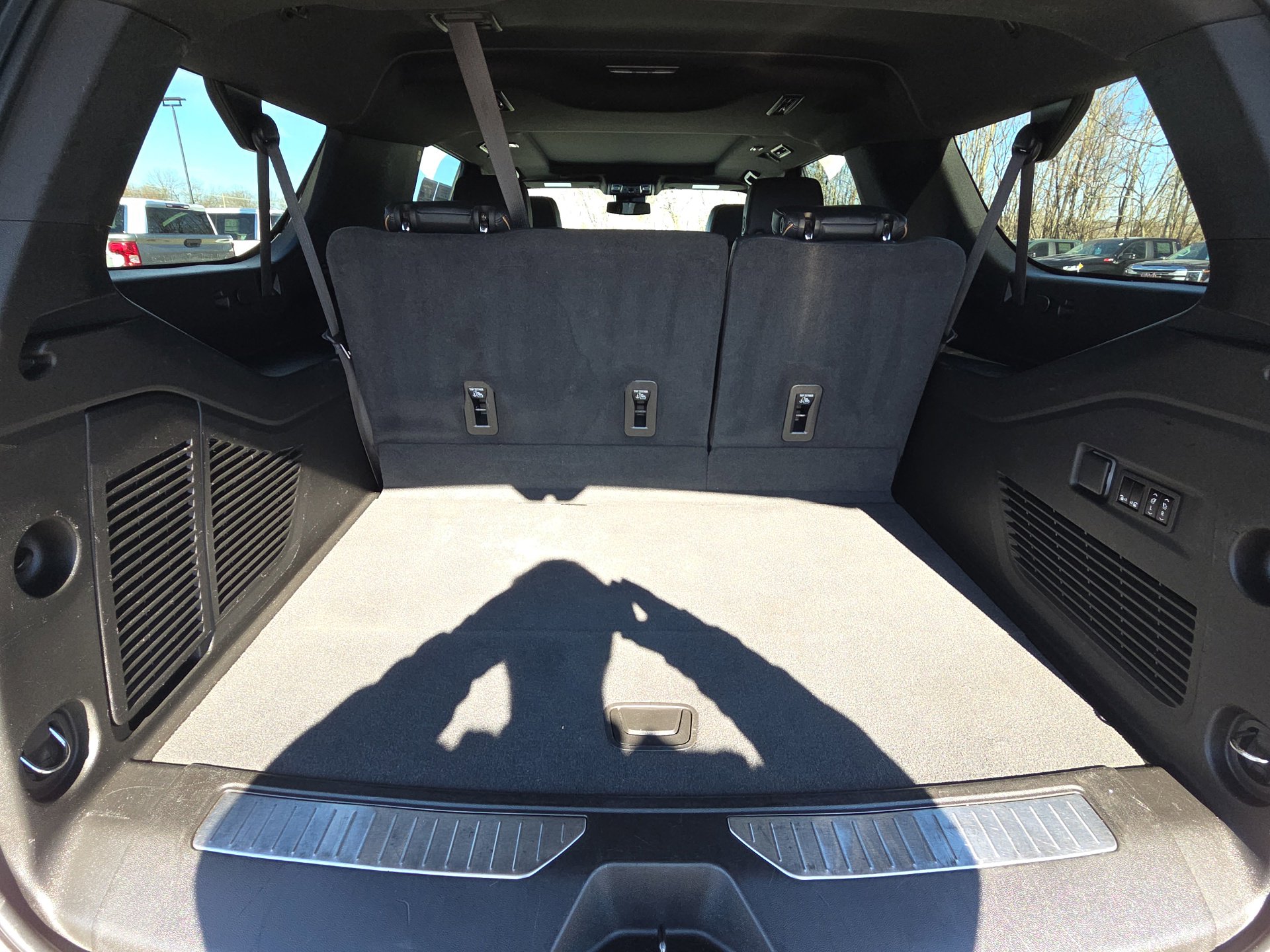 Used 2023 GMC Yukon XL AT4 w/ Technology Package image 34