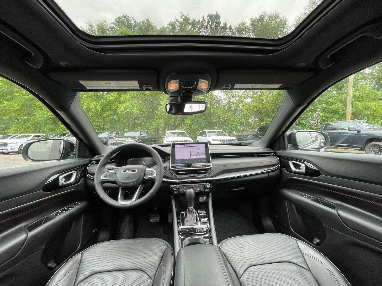 Used 2024 Jeep Compass Trailhawk w/ Trailhawk Elite Group image 14